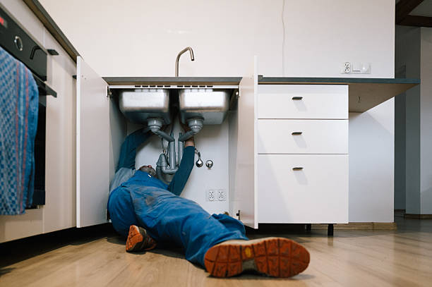 Professional Leak Detection technician working in Millport, AL